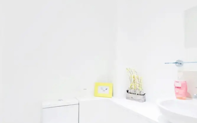 Comfy Room Close to the Center