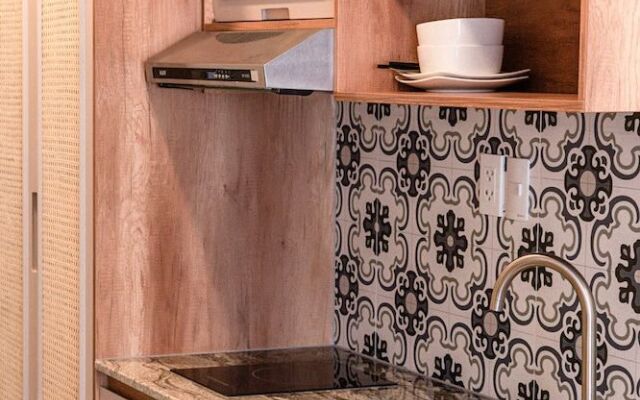 Charmaine's Hotel & Apartment