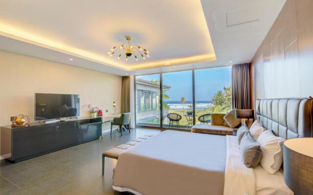 Five Stars 5 Bedrooms And 1 Movie Room Beachfront