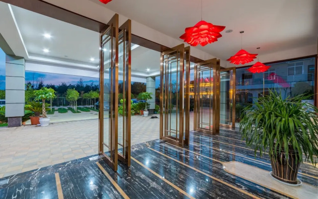 Love Home Theme Hotel Kunming Airport