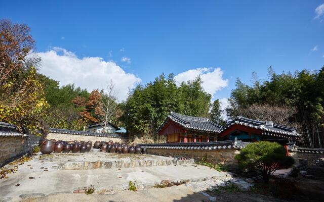 Geochang Choongsindang Donggae Jeongon Gotek