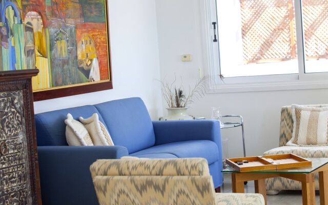 Sunset Beachfront Villa Meneou