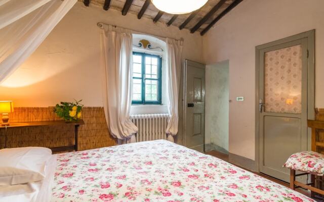 Farmhouse in Tuscany Near Renaissance Villa