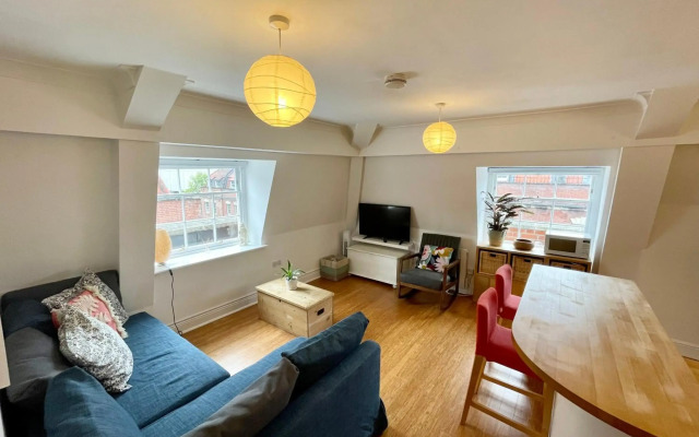 Bright 1 bed flat near Cabot Circus