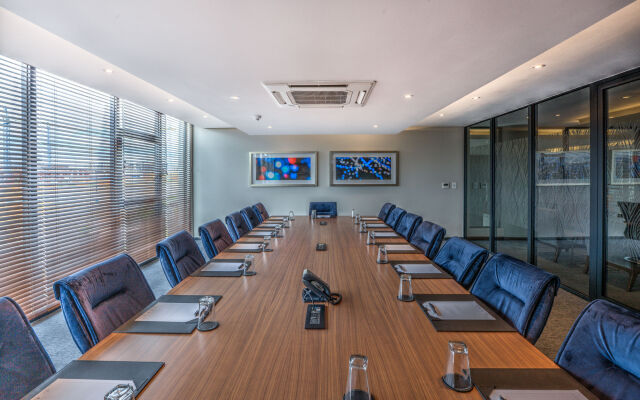 City Lodge Hotel Waterfall City