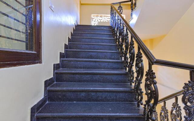 Fabhotel The Castle Homestay Inn