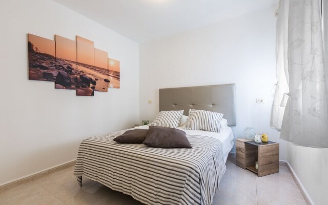 Sea Breeze the best view of Old town Harbour PDC