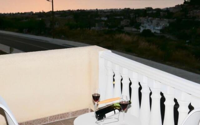 Melanos Residence 2 bdrm townhouse with private pool