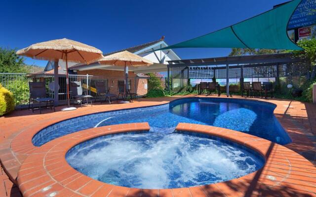 Blazing Stump Motel & Suites