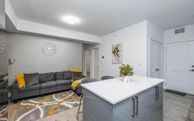 Exquisite 2 Bedroom Apt, mins to the falls.