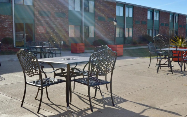 Mystic River Hotel & Suites Near Casinos