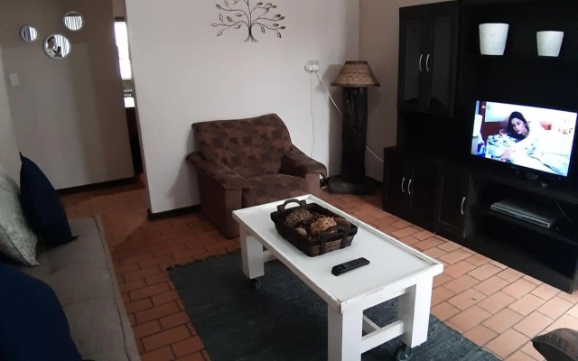 Roos Getaway Apartments #8