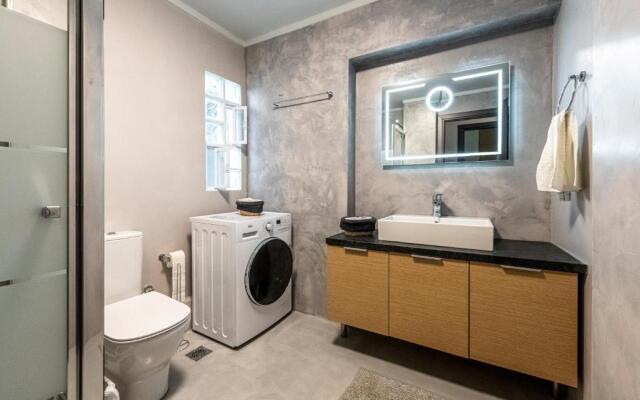 Modern 5BD Apartment in the Heart of Athens