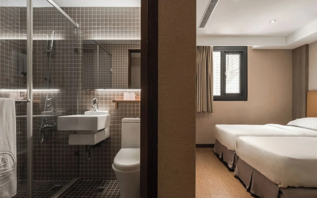 The Riverside Hotel International