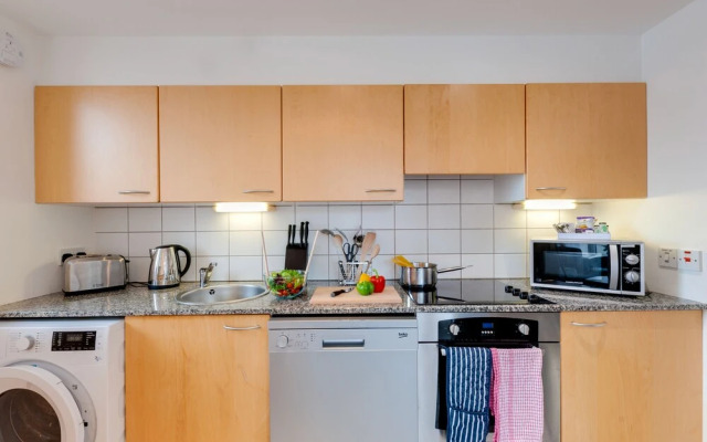 Base Serviced Apartments - The Docks