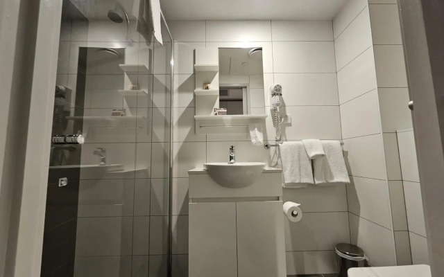 Studio 8 Residences - Adults Only