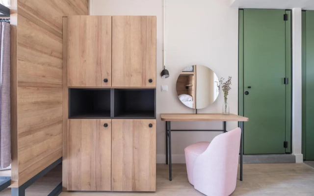 LATROUPE Grand Place Hostel