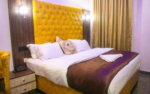 De Baylux Hotels & Suites
