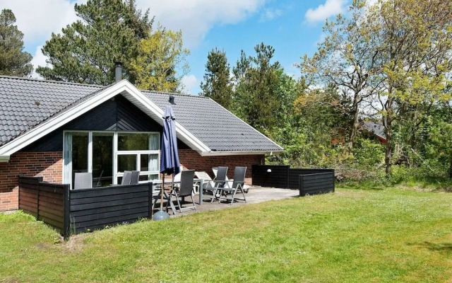 10 Person Holiday Home in Henne