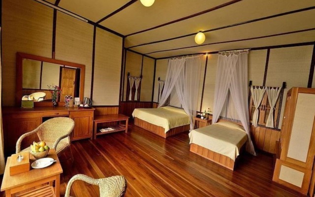 Shwe Inn Tha Floating Resort Hotel