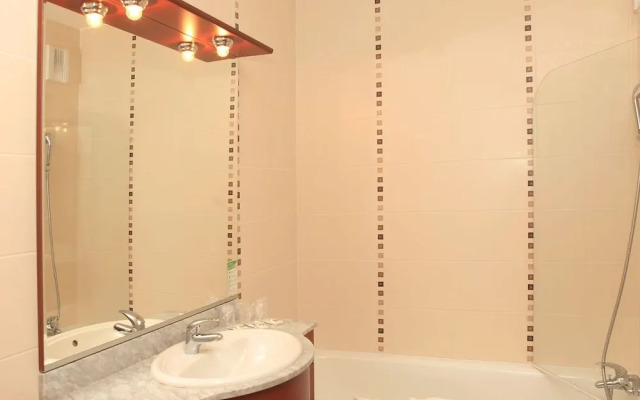 Comfortable apartment with terrace surrounded by pine trees