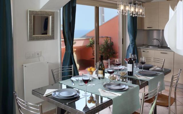 Taormina center 4 BR penthouse, terrace with views