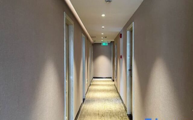 Pebble Motel (Shanghai Fuxing Middle Road)