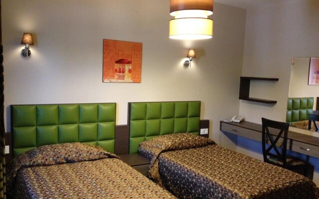 L'Hotel De Mon Pere