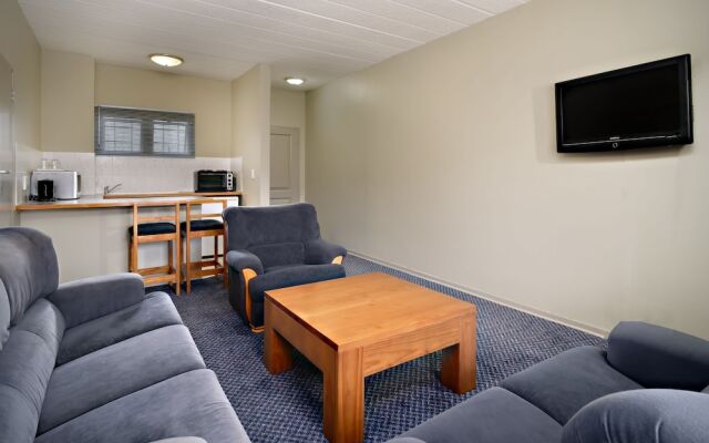 Evander Villas Hotel and Conference Center