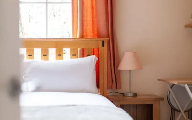 Spacious 3-bed flat by popular Waterloo