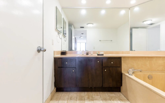 3 Bedroom Condo With Stunning Balcony View