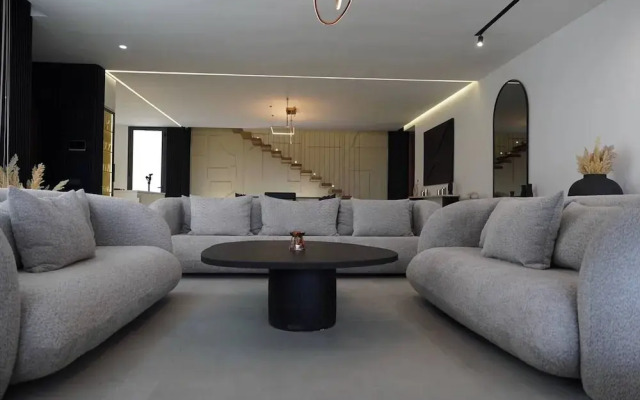 Marrakech Oasis Retreat - 5-bedroom Villa With Private Pool