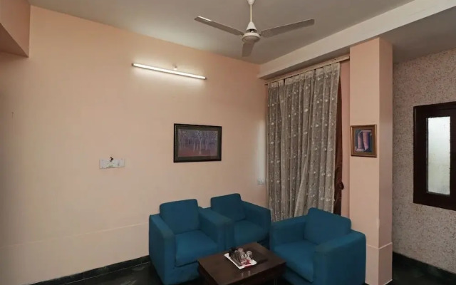 Hotel Girish