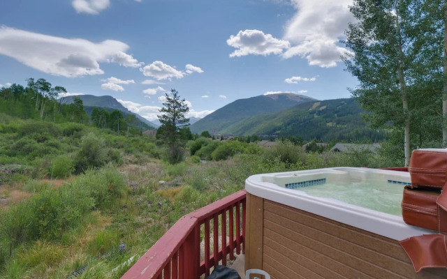1 Mi to Keystone Lifts: Hot Tub Haven w/ Mtn Views