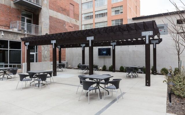 Spacious 1BR with Free Parking | Zen@Boss