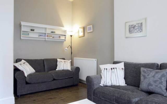 2 Bedroom Apartment With Free Parking