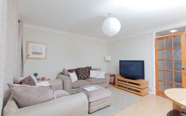 Festival Flat for 4 Overlooking Arthur's Seat