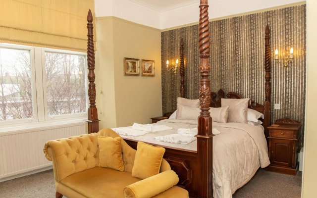 Beaumont House with FREE off-site Health Club - Adults Only