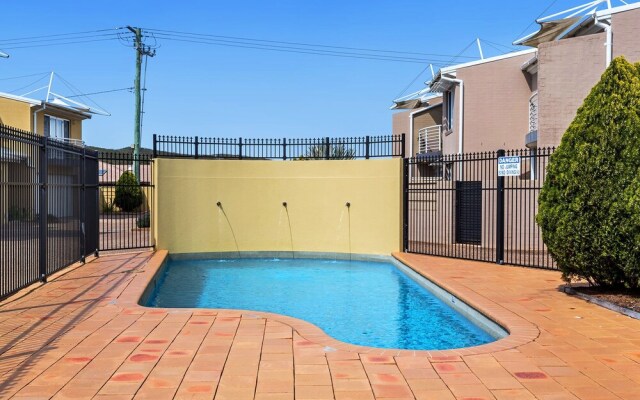 Sandcastles, 1/8 Ala Moana Way