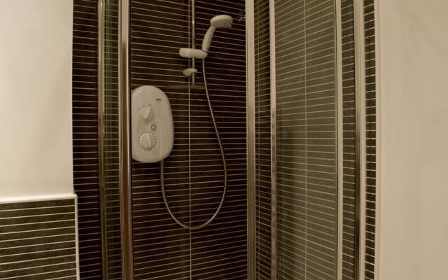 2 Bedroom Flat In Inverleith
