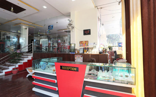 OYO 7828 Hotel Saket