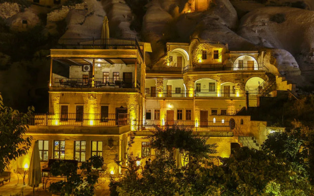 Spelunca Cave Suites