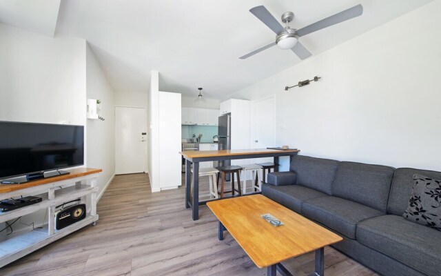 Flynns Beach Apartments 4, 41 Pacific Drive