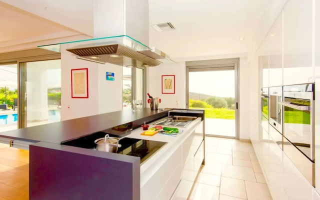 Sparkling Villa in Acrotiri with Private Pool near Sea Beach