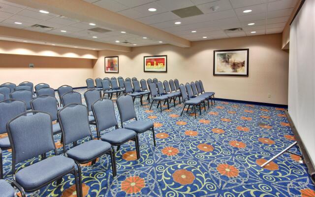 Holiday Inn Express Hotel & Suites Detroit-Novi by IHG