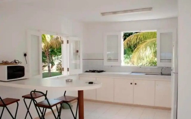 Residence With 6 Seafront Bungalows and Swimming
