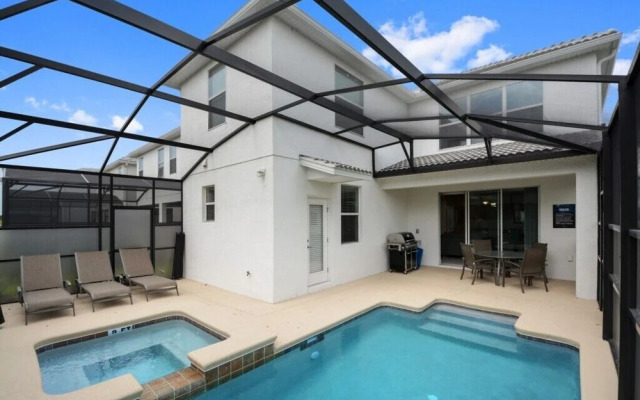 Amazing 5 Bedroom Home With Private Pool Home