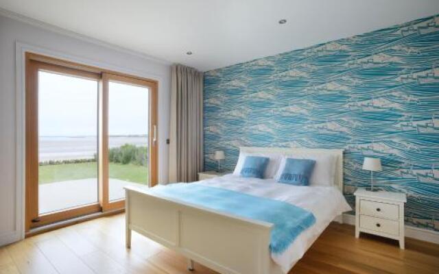Airds Bay Luxury Beach House
