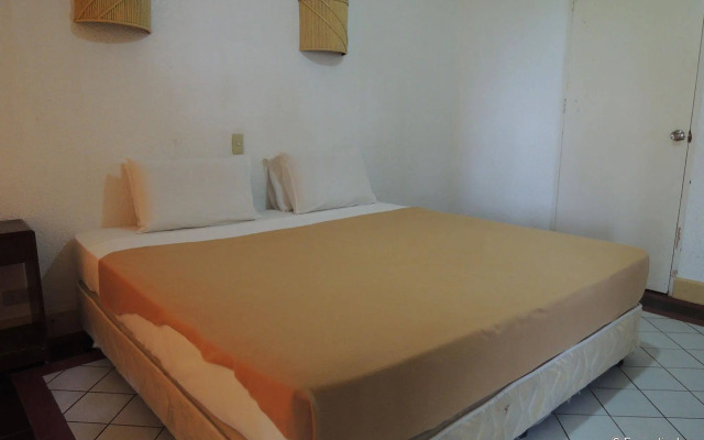 Estaca bay Garden Resort