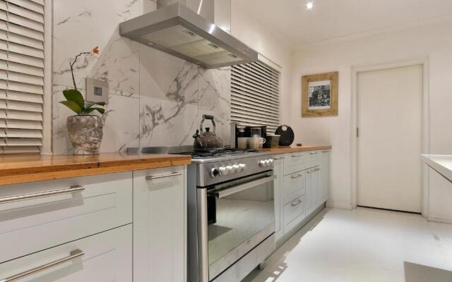 Sail Street 52 by AirAgents